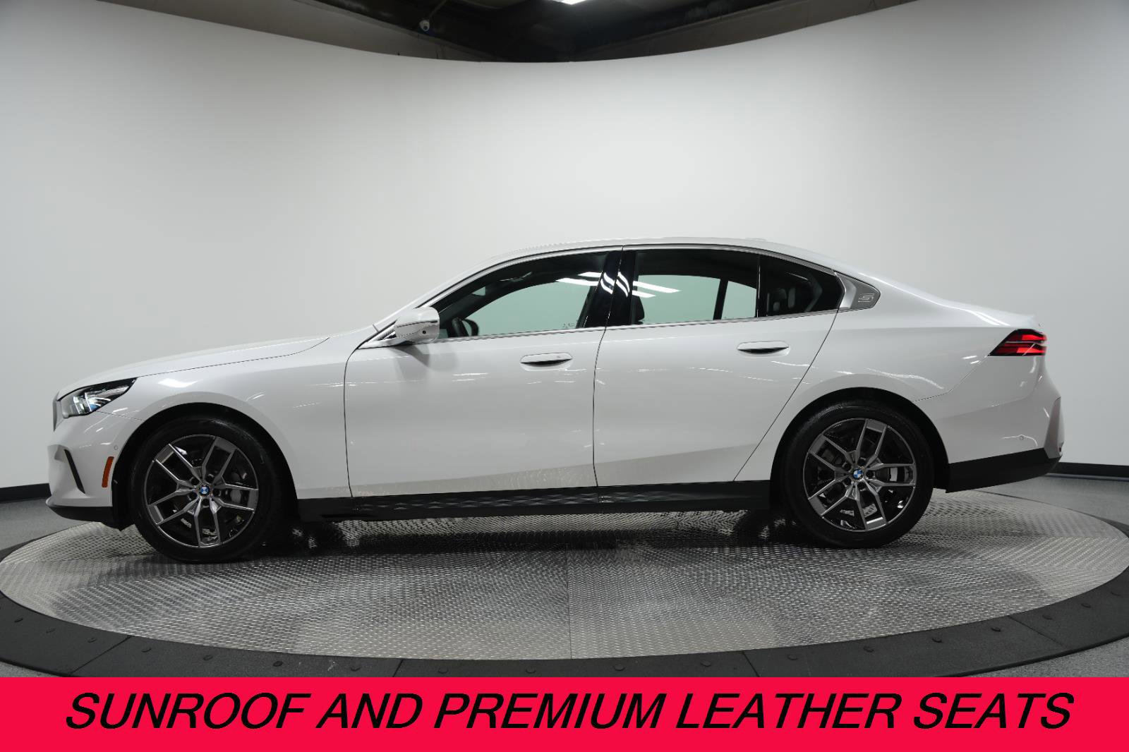 Used 2026 BMW 530i xDrive w/ Premium Package image 5