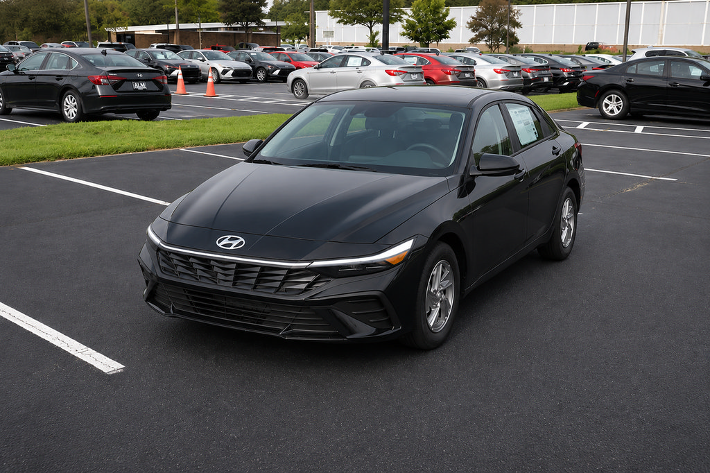 New 2026 Hyundai Elantra SE