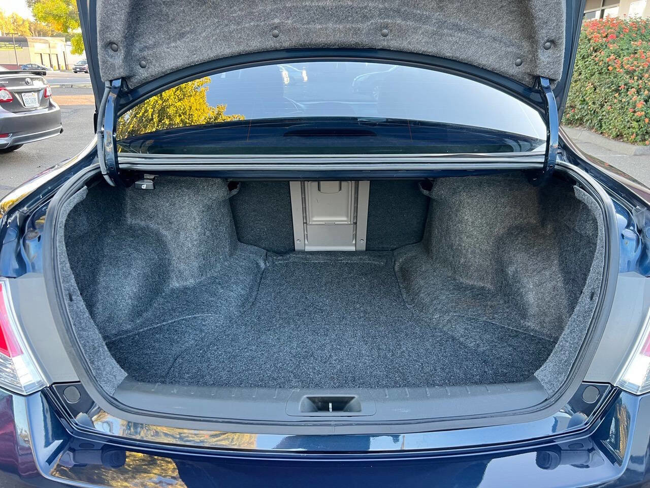 Used 2010 Honda Accord EX-L image 9