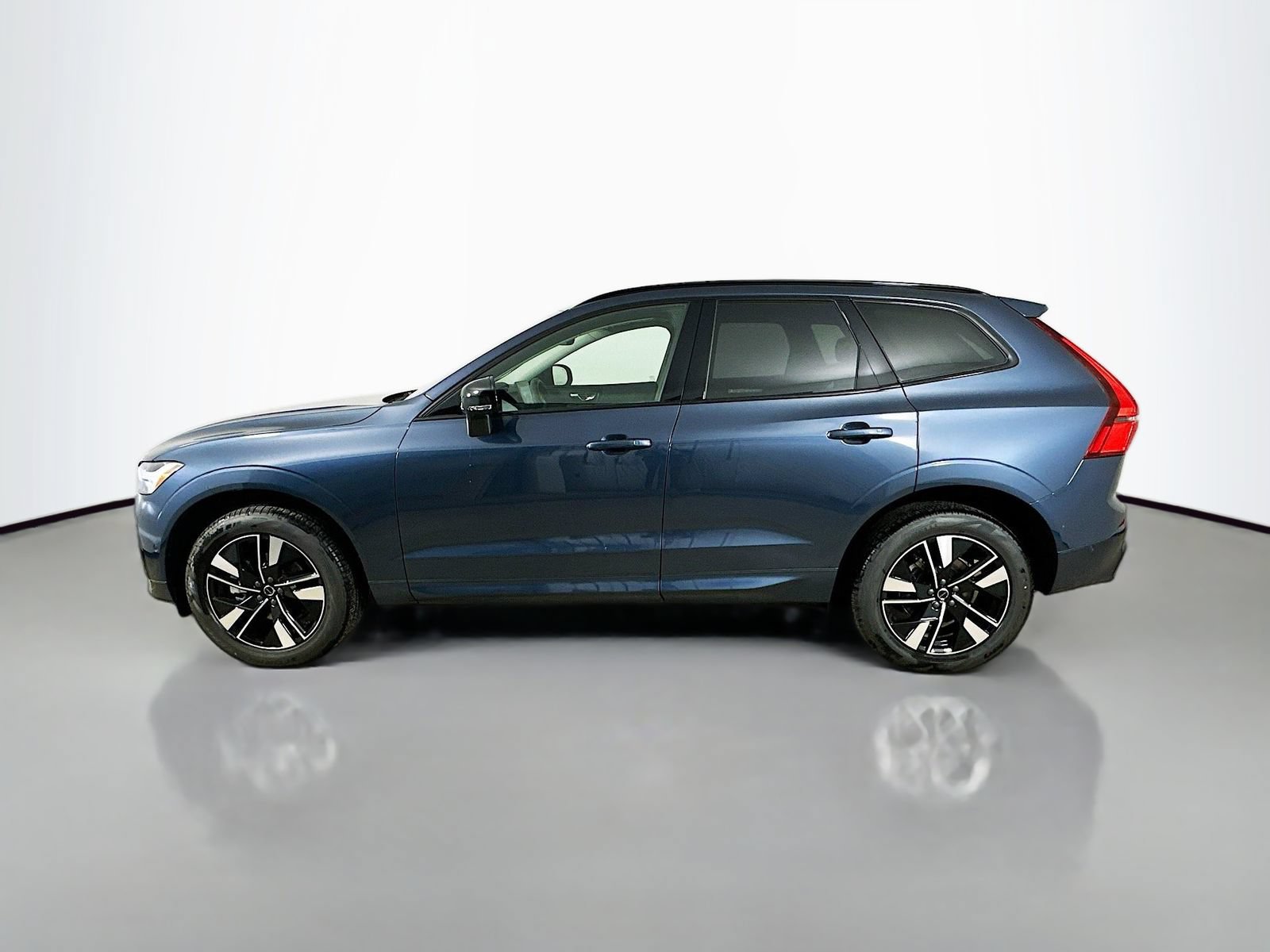 New 2026 Volvo XC60 B5 Plus w/ Protection Package Premier AWD/4WD image 8