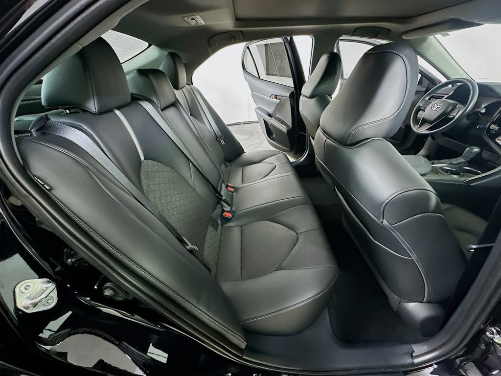 Used 2022 Toyota Camry XSE FWD image 11