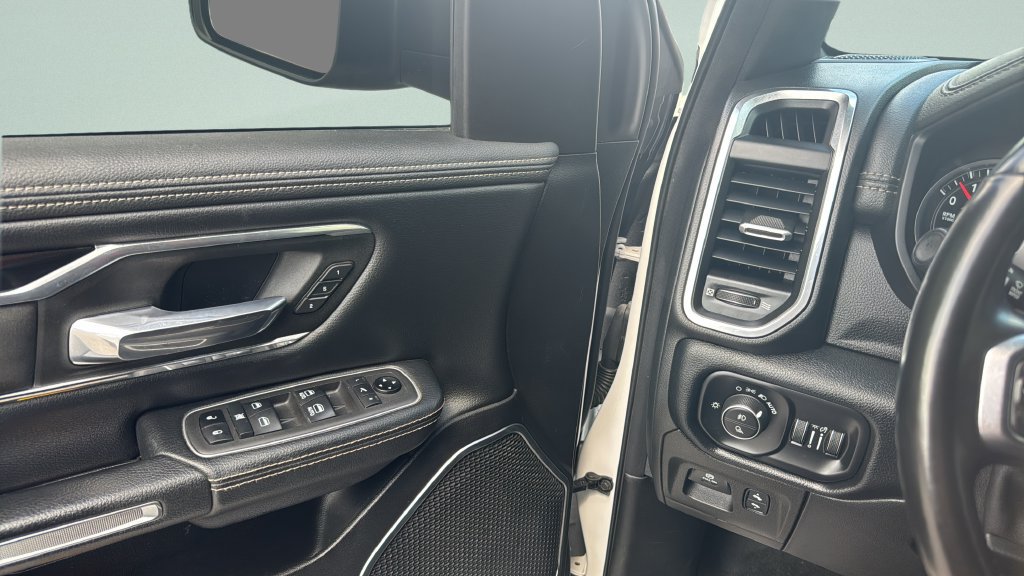 Used 2021 RAM 1500 Laramie w/ Sport Appearance Package AWD/4WD image 16