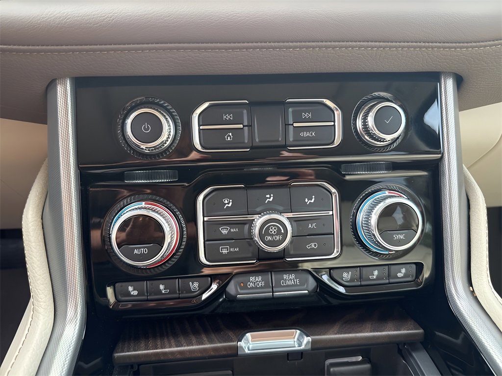 Used 2021 GMC Yukon XL Denali w/ Denali Premium Package image 30