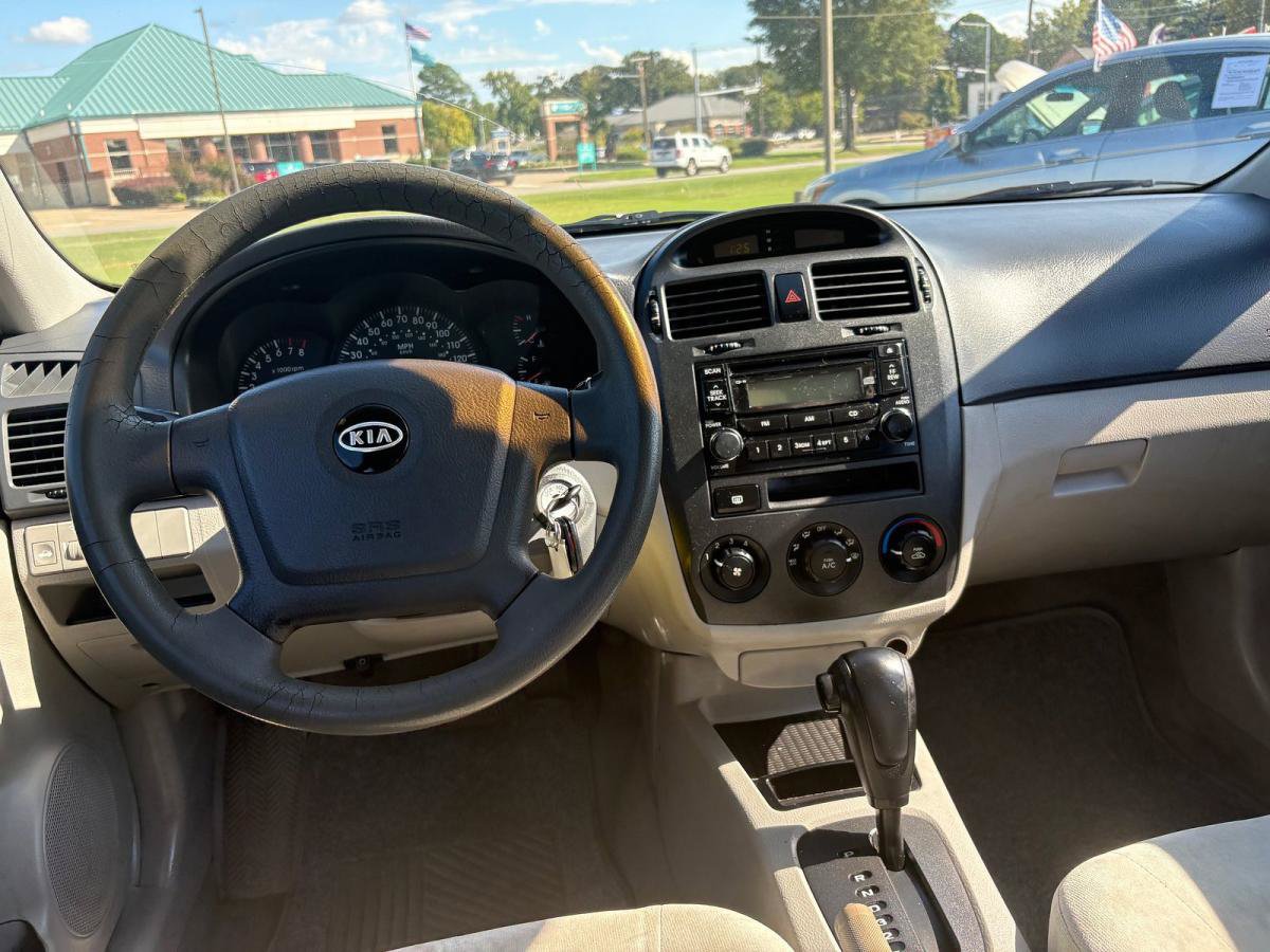 Used 2006 Kia Spectra FWD image 9