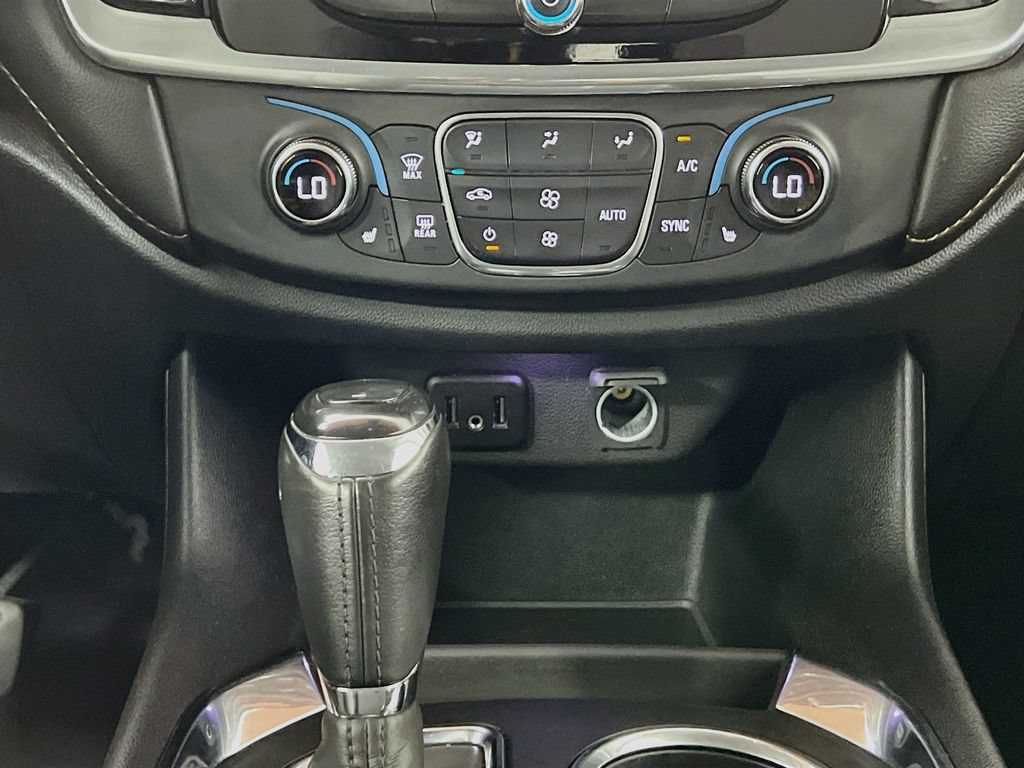 Used 2020 Chevrolet Traverse LT w/ LPO, Blackout Package AWD/4WD image 20