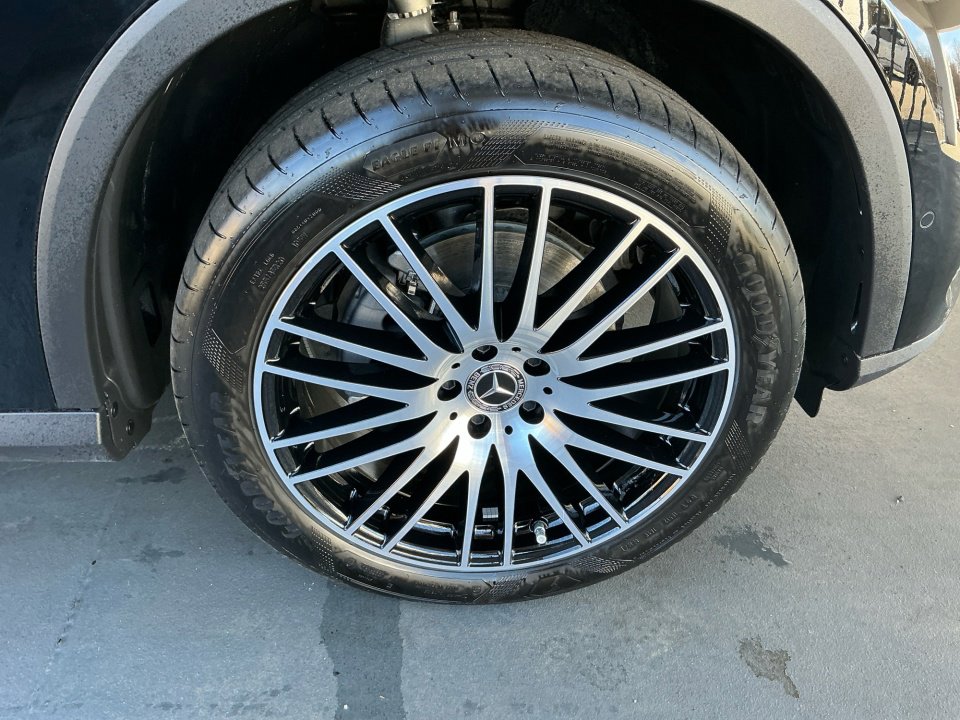 Used 2024 Mercedes-Benz GLC 300 image 31