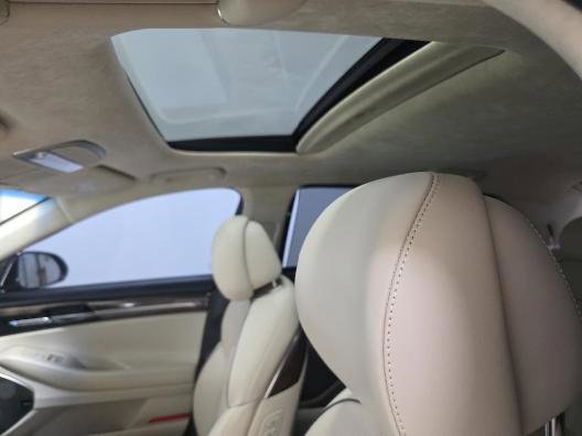Used 2019 Genesis G90 3.3T Premium RWD image 6