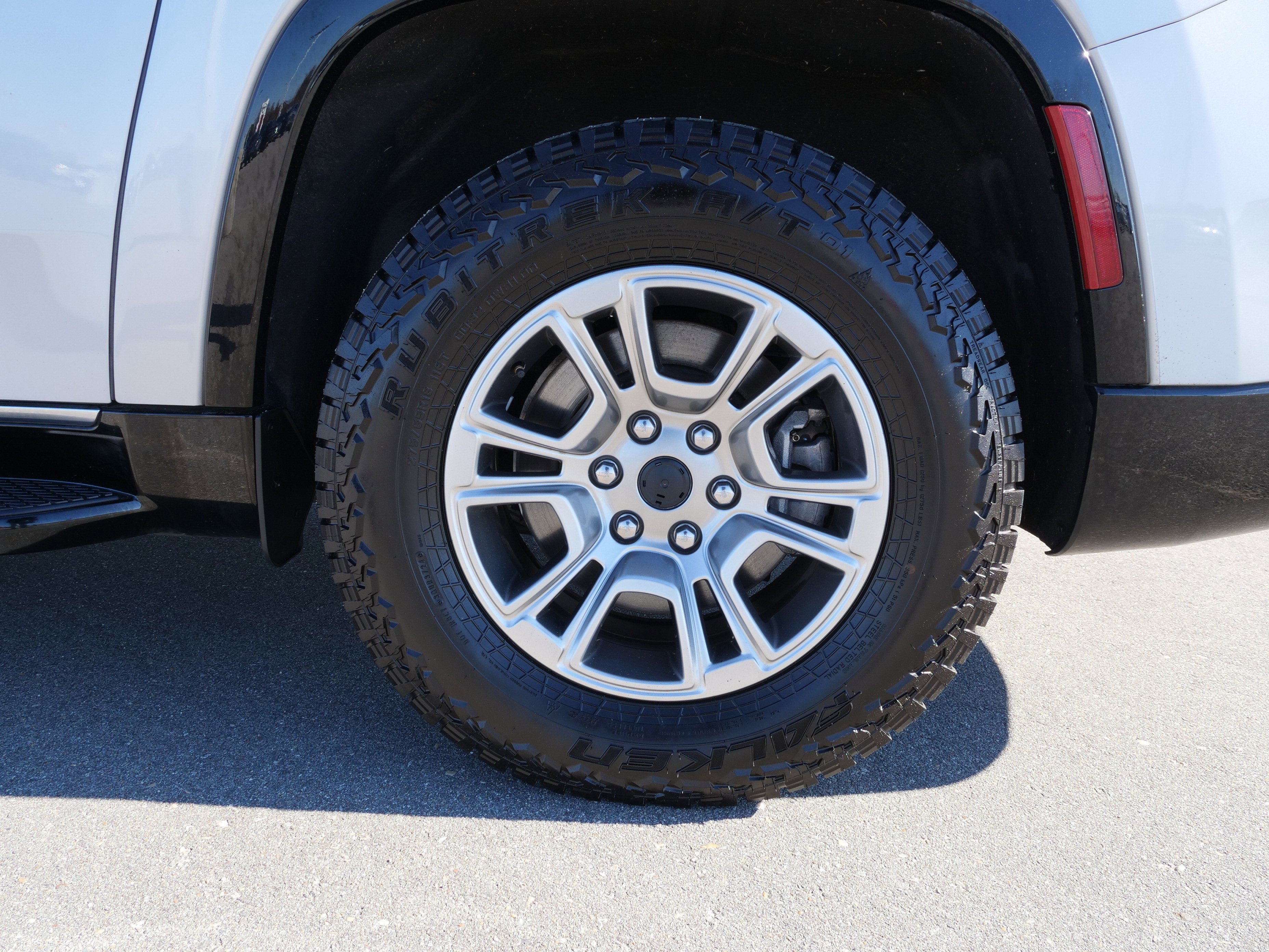 Used 2024 Jeep Wagoneer L Base image 12