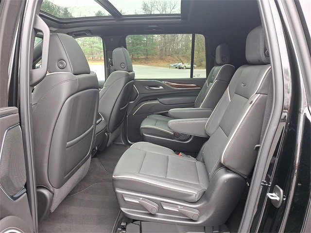 Used 2024 Cadillac Escalade ESV Premium Luxury w/ Performance Package image 10