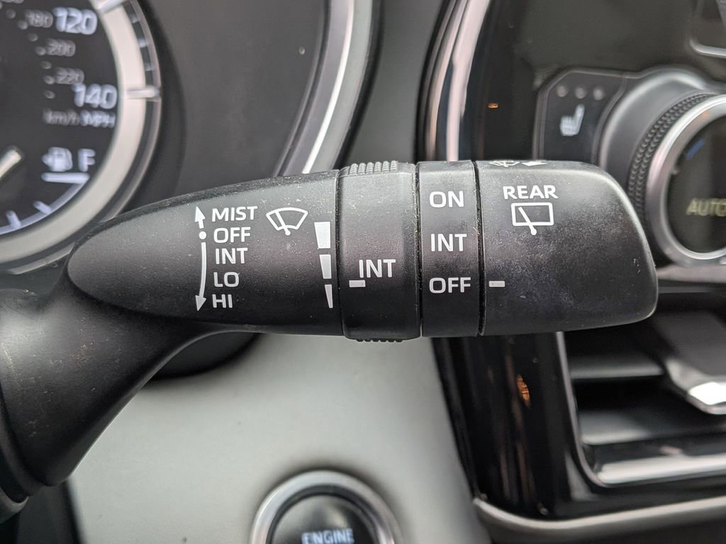 Used 2020 Toyota Highlander XLE AWD/4WD image 19