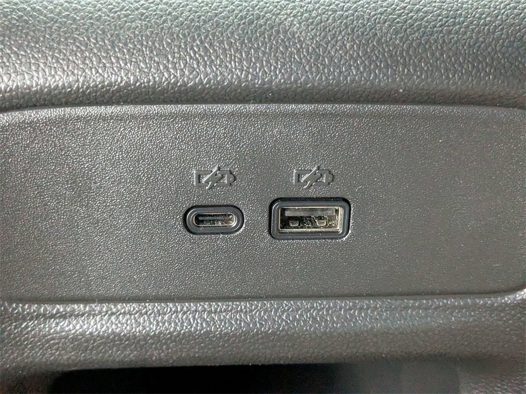 Used 2025 Chevrolet Trax LT w/ LT Convenience Package image 15