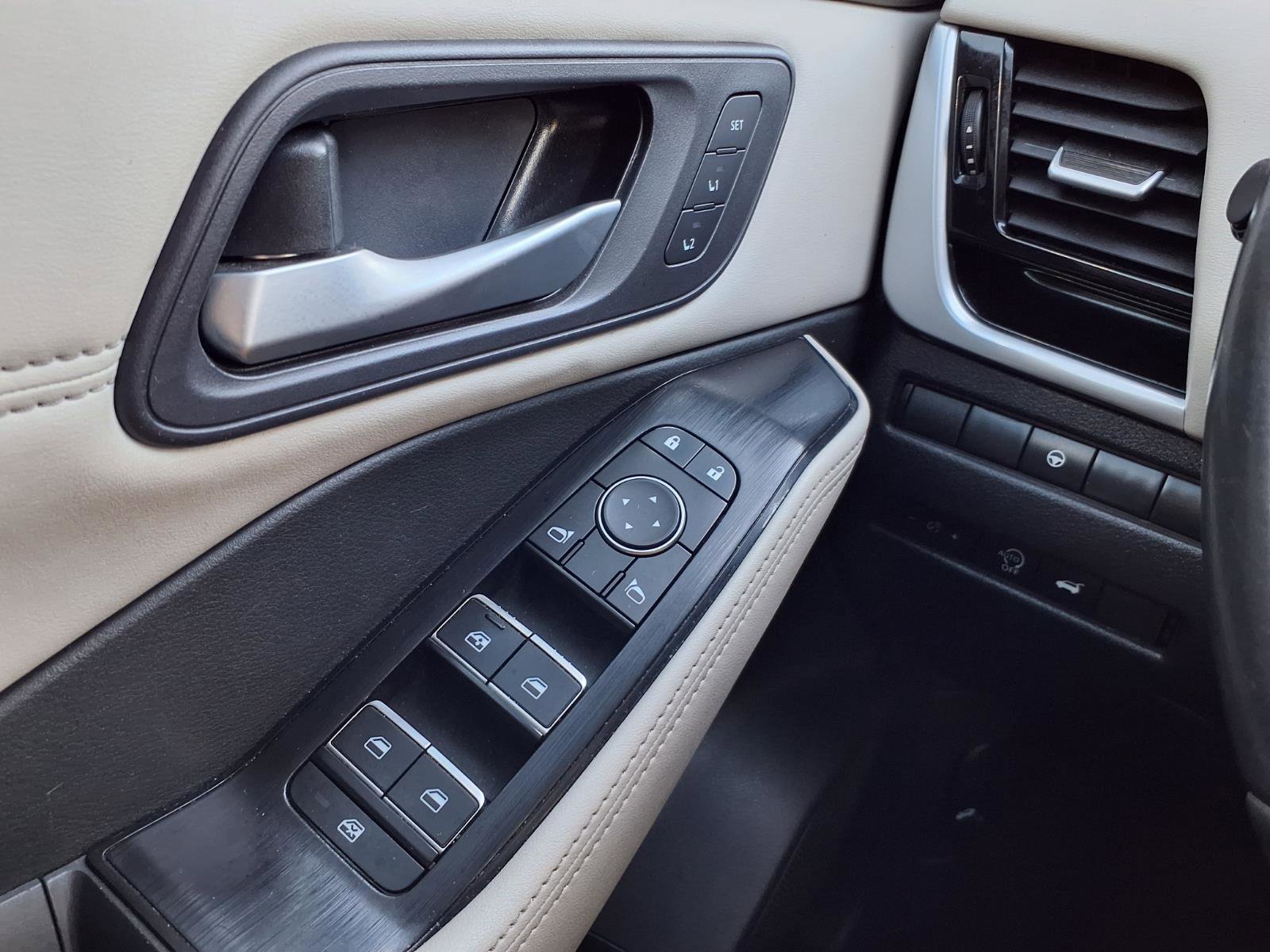 Used 2023 Nissan Rogue SL w/ SL Premium Package image 22