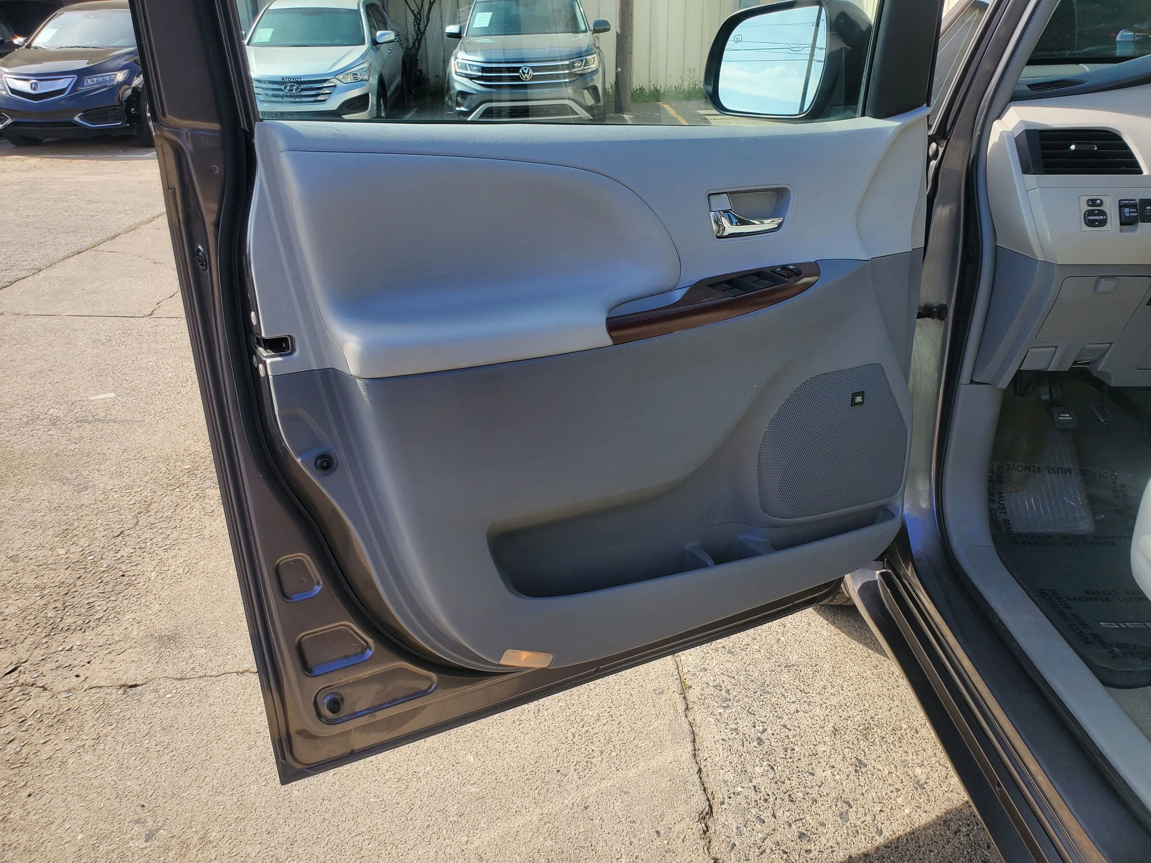 Used 2012 Toyota Sienna XLE w/ XLE Navigation Pkg FWD image 15