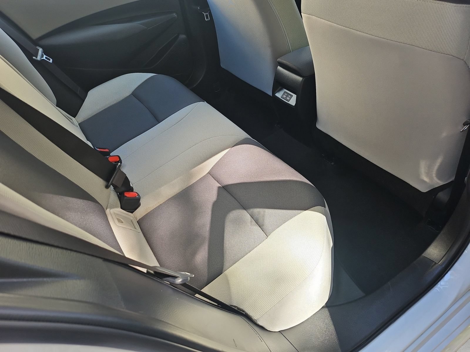 Used 2026 Toyota Corolla LE FWD image 31