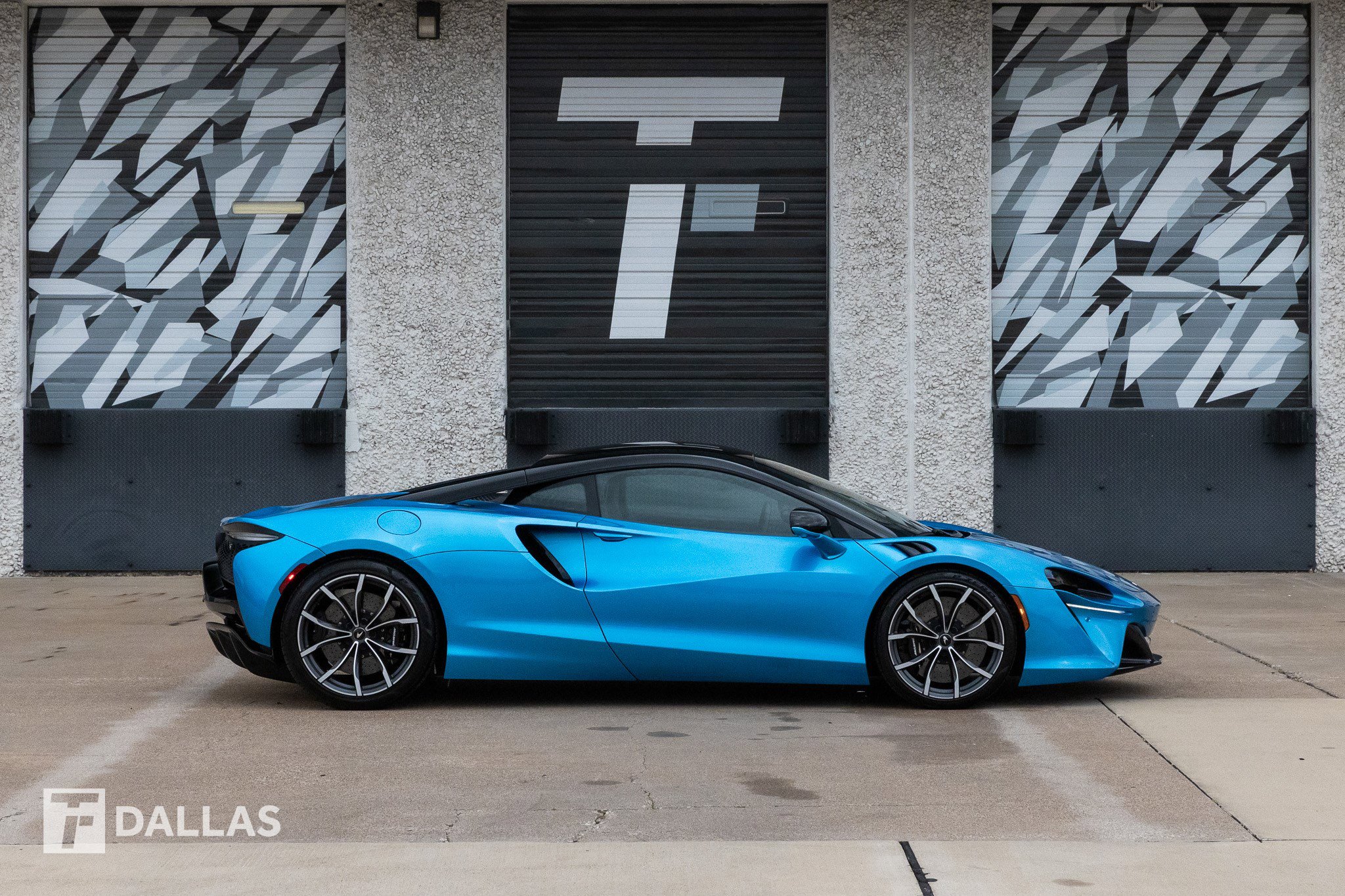 Used 2023 McLaren Artura image 17