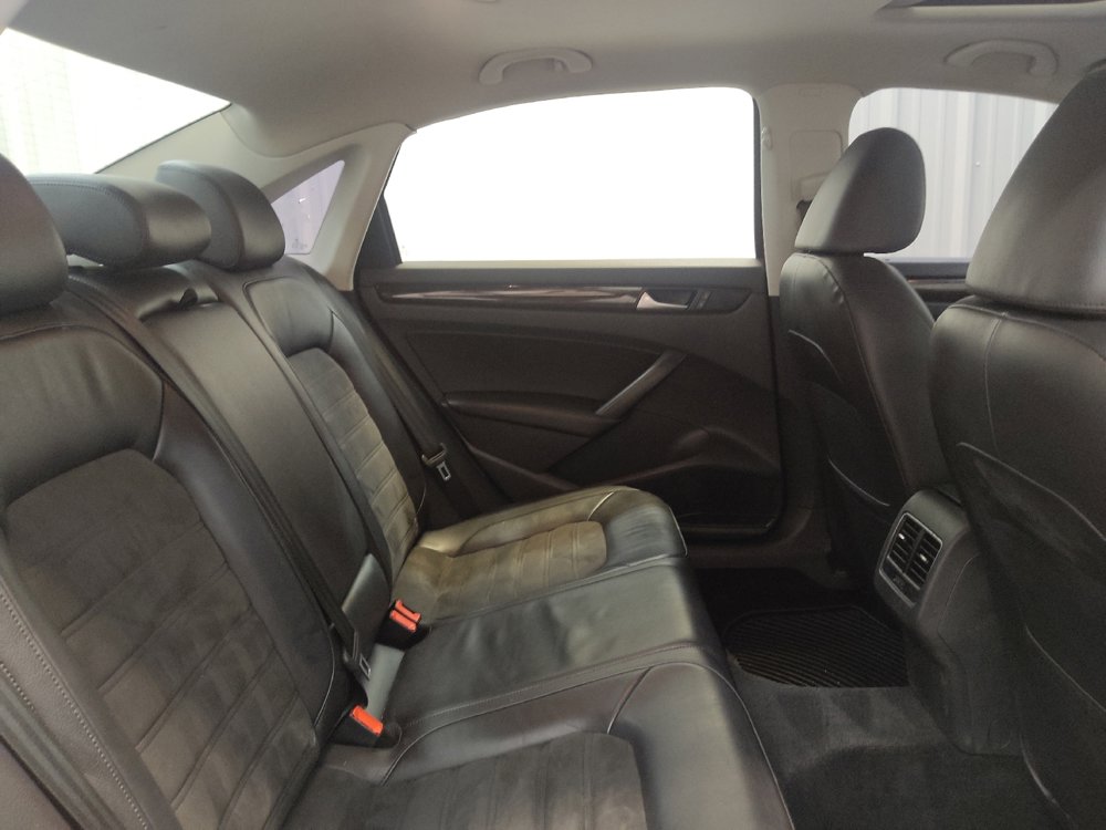 Used 2015 Volkswagen Passat 1.8T SEL Premium image 19