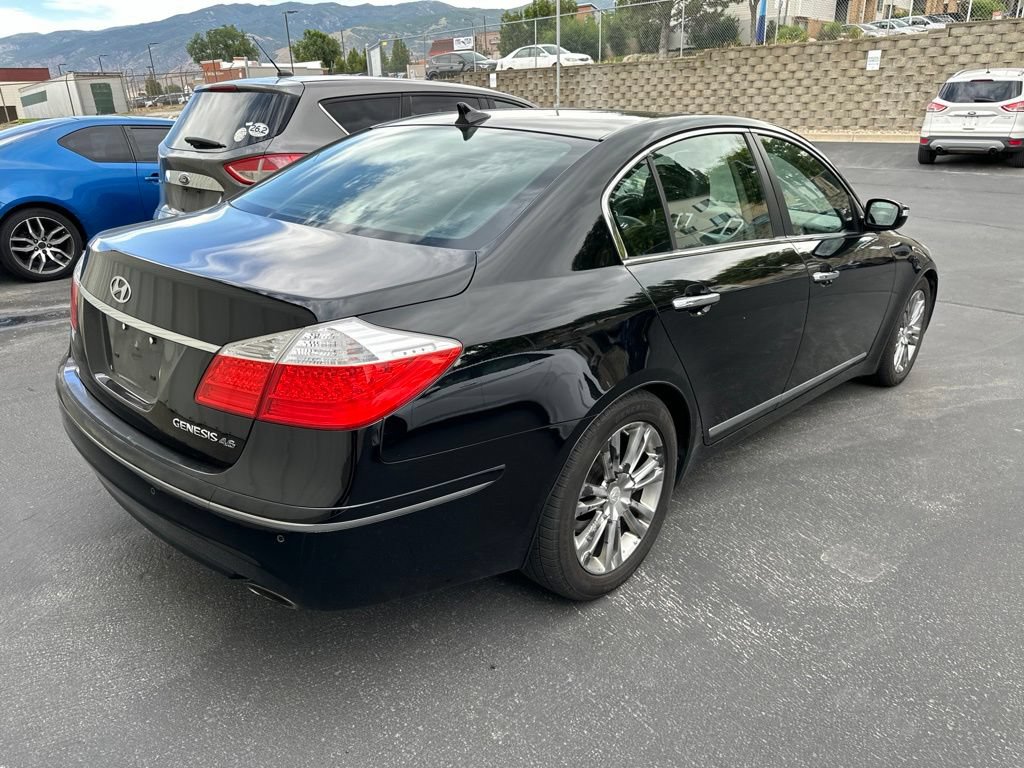 Used 2011 Hyundai Genesis 4.6 RWD image 4