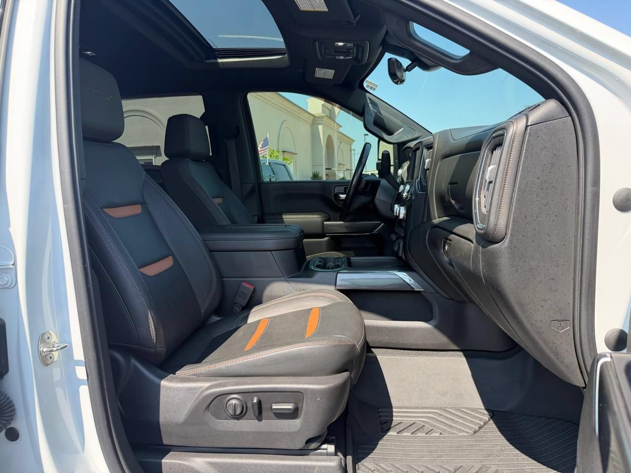 Used 2020 GMC Sierra 2500 AT4 w/ AT4 Premium Package AWD/4WD image 21