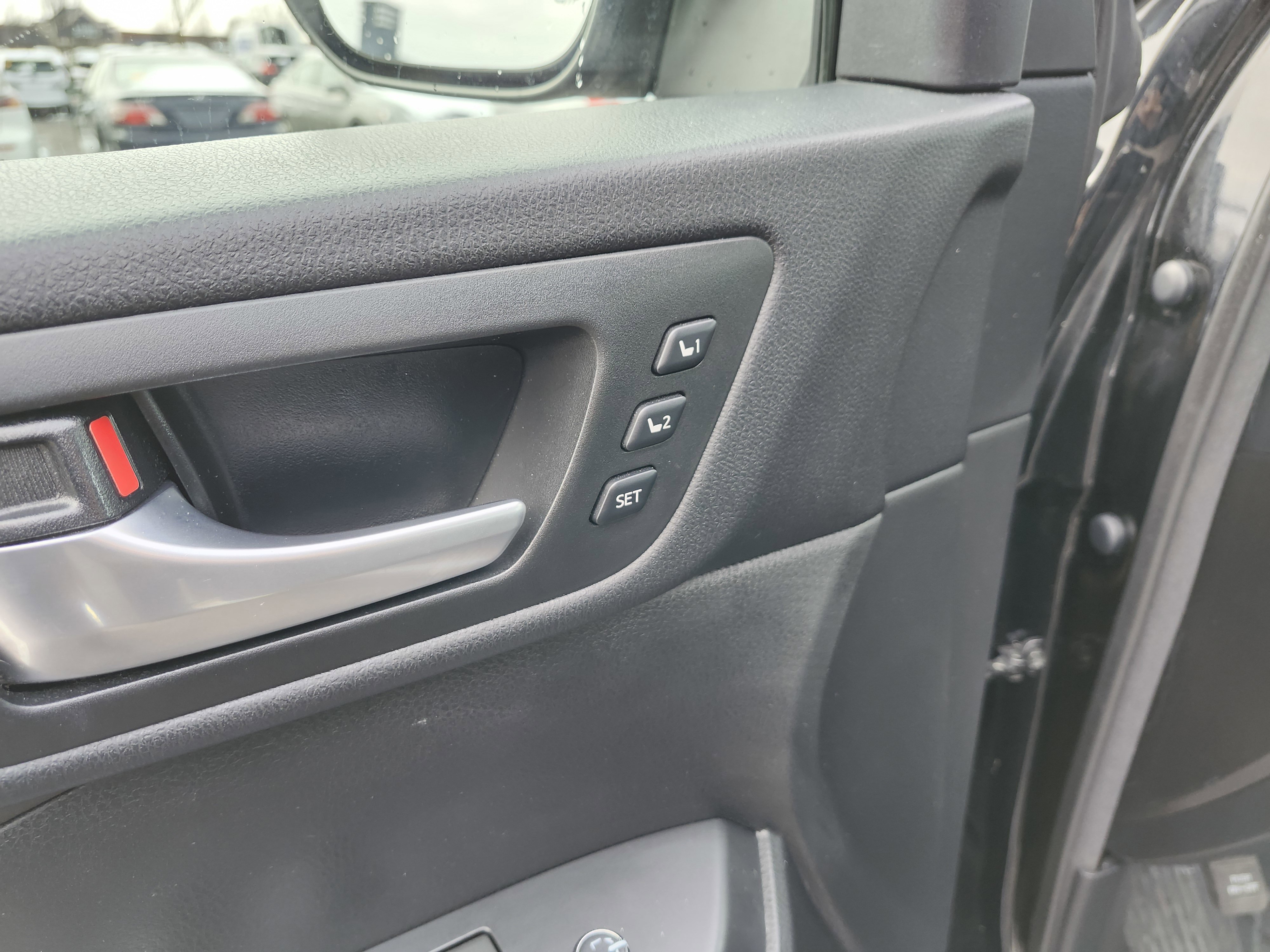 Used 2017 Toyota Highlander Limited image 31