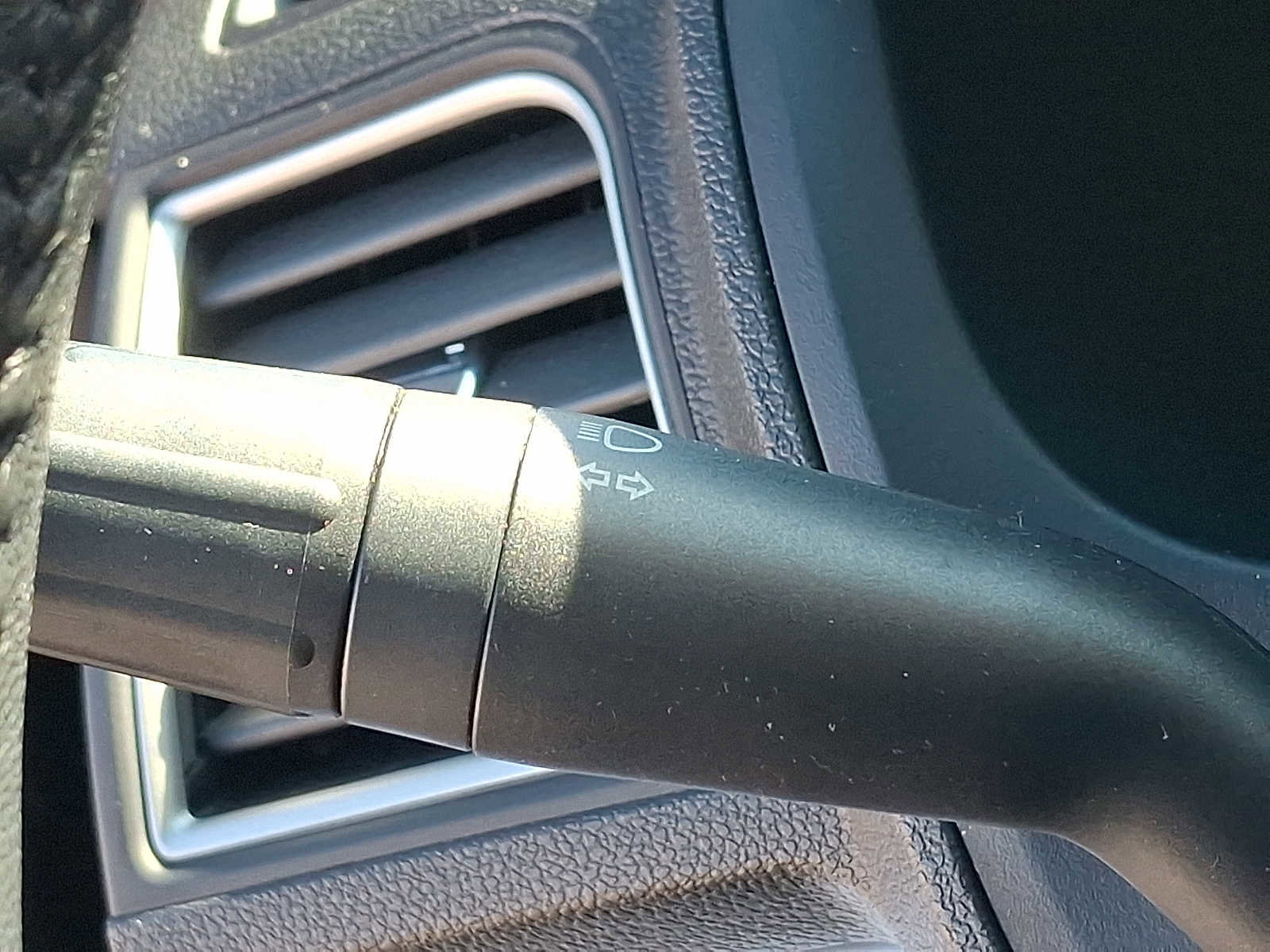 Used 2016 Ford Explorer XLT w/ Equipment Group 202A image 26