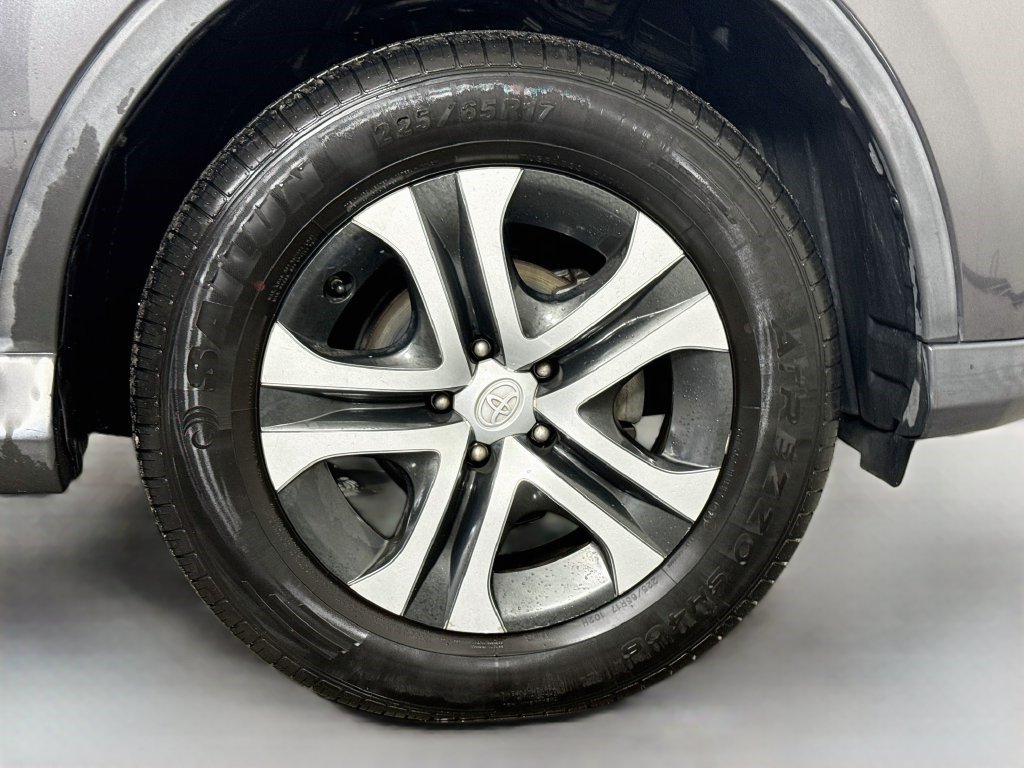 Used 2018 Toyota RAV4 LE FWD image 30