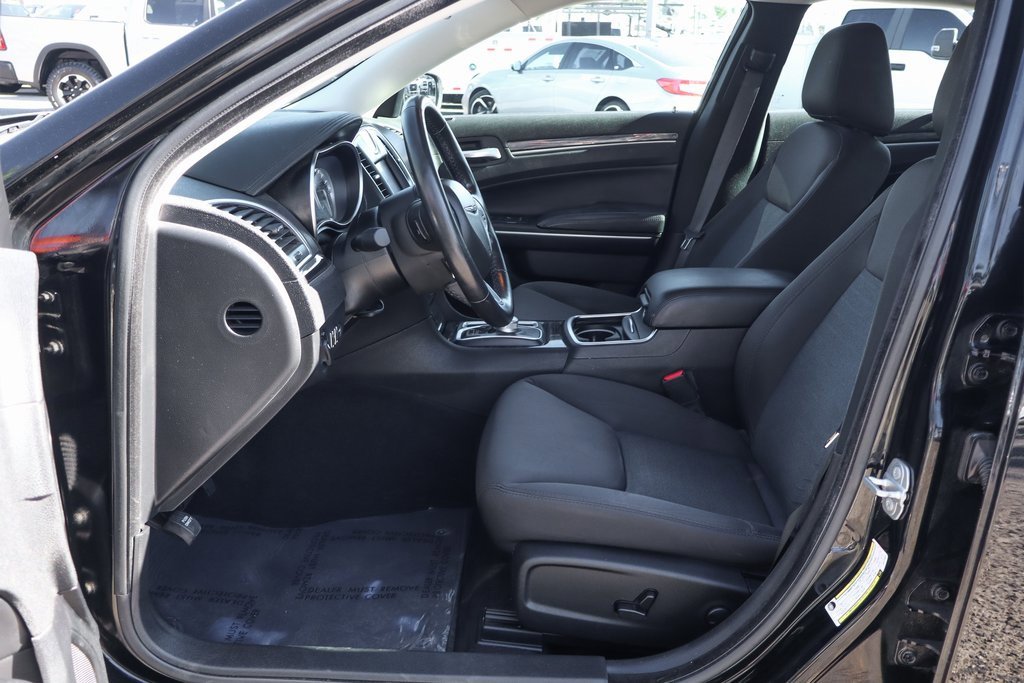Used 2022 Chrysler 300 Touring image 16