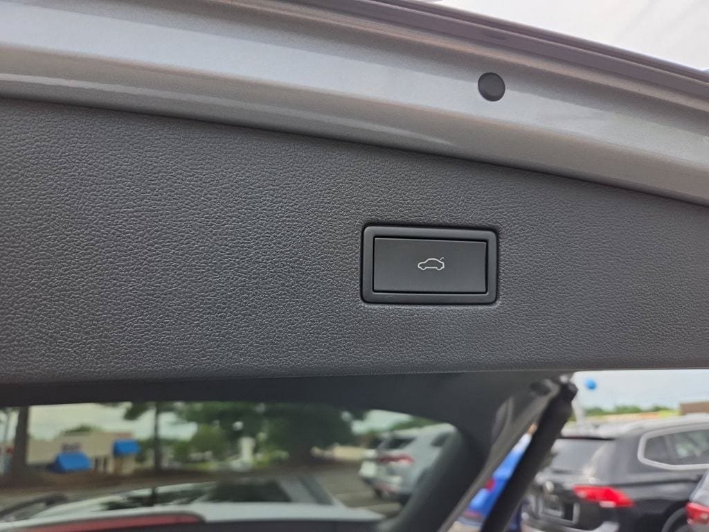 Certified 2024 Volkswagen Tiguan SE R-Line FWD image 18