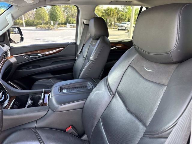 Used 2019 Cadillac Escalade Premium Luxury w/ Escalade Sport Edition image 24