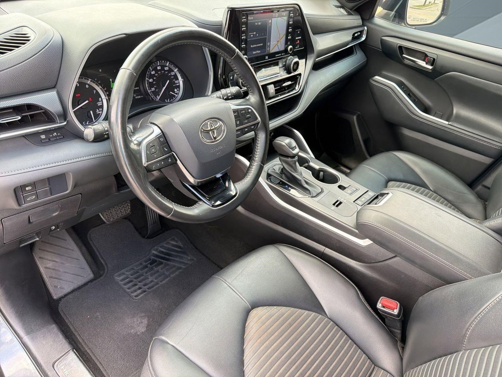Used 2021 Toyota Highlander XSE FWD image 4