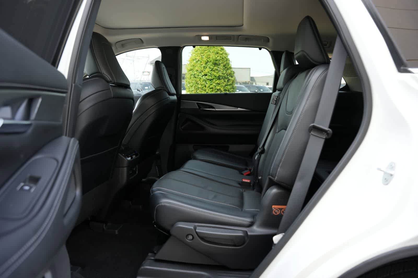 Certified 2023 INFINITI QX60 Luxe w/ Cargo Package FWD image 19