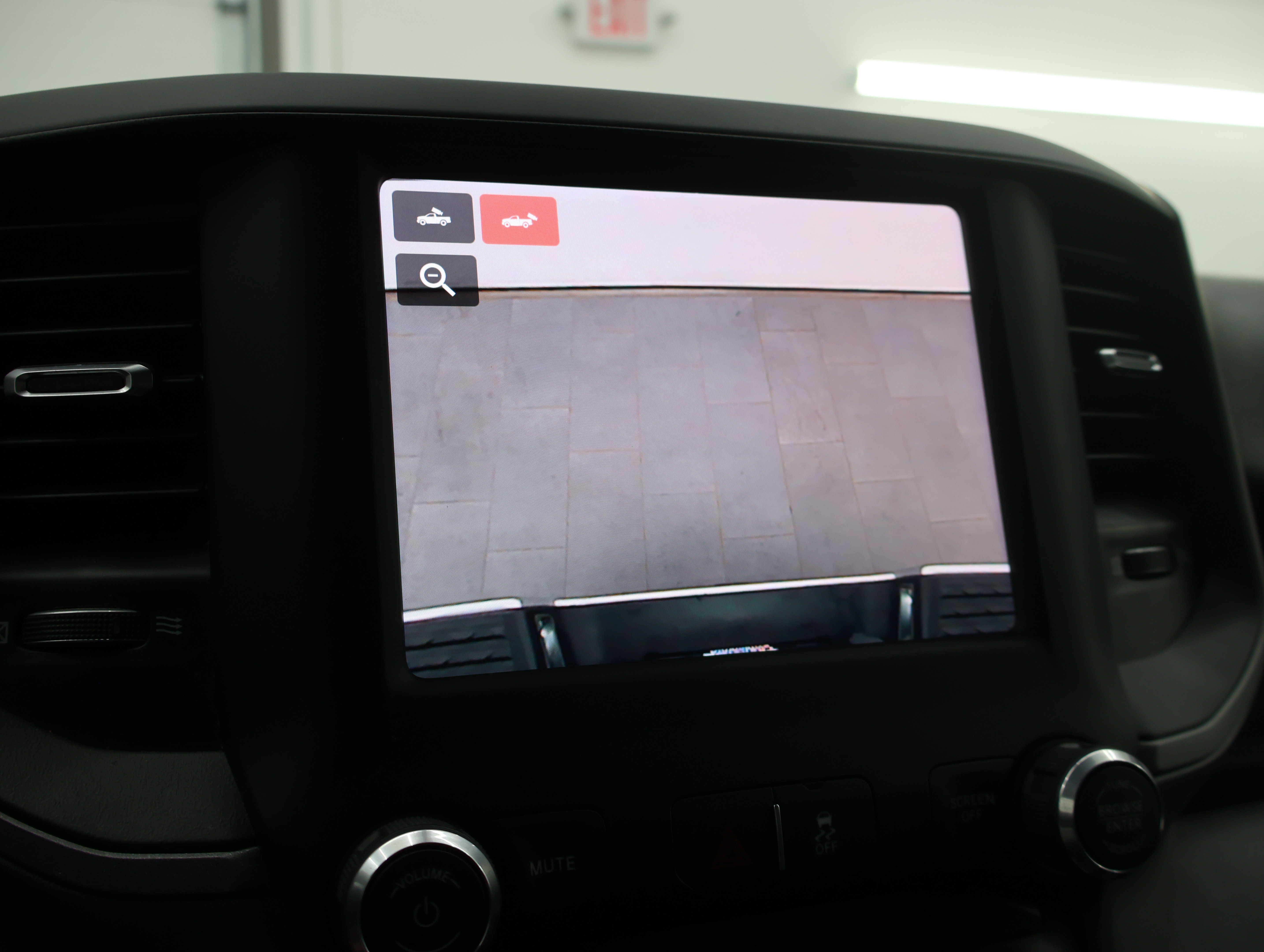 Used 2024 RAM 3500 Tradesman w/ Chrome Appearance Group AWD/4WD image 18