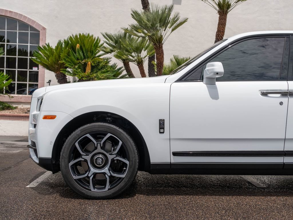 Used 2022 Rolls-Royce Cullinan Black Badge w/ Dark Exterior Package AWD/4WD image 13