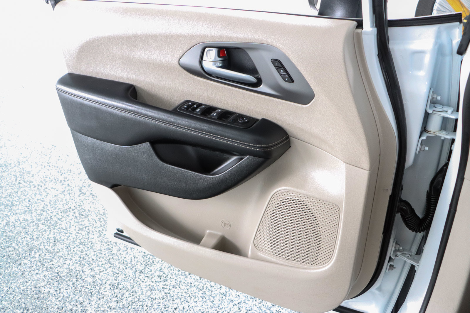 Used 2023 Chrysler Pacifica Touring-L FWD image 22
