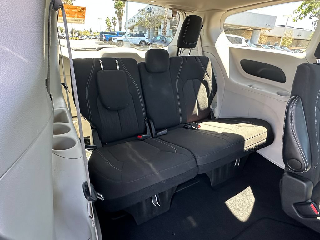 Certified 2024 Chrysler Voyager LX FWD image 21