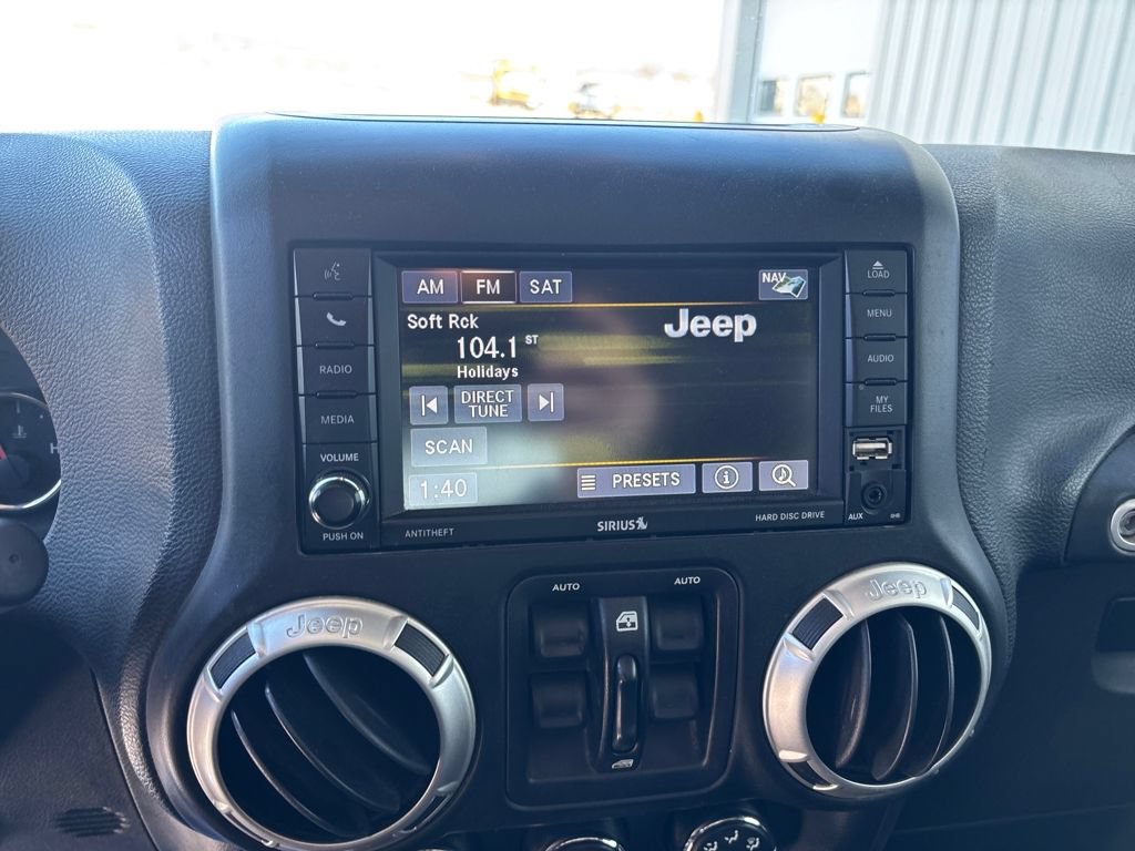 Used 2017 Jeep Wrangler Unlimited Rubicon w/ Max Tow Package AWD/4WD image 19