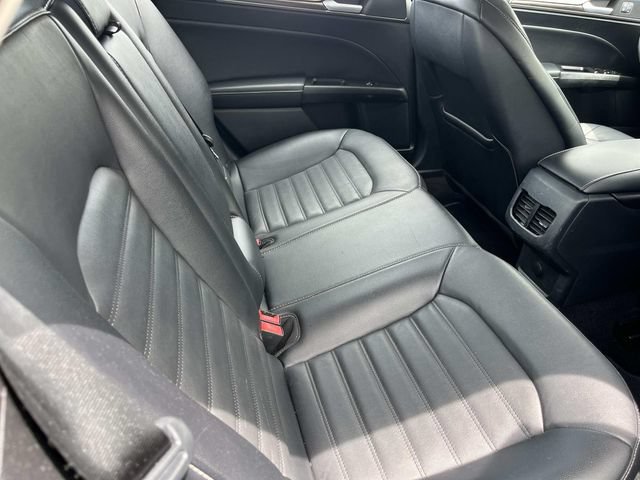 Used 2017 Ford Fusion SE w/ Fusion SE Technology Package FWD image 22