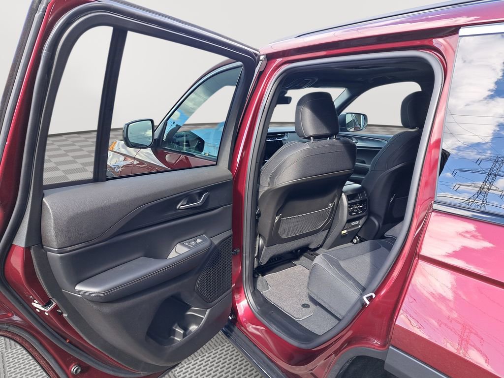 New 2025 Jeep Grand Cherokee Laredo X w/ Luxury Tech Group I image 15