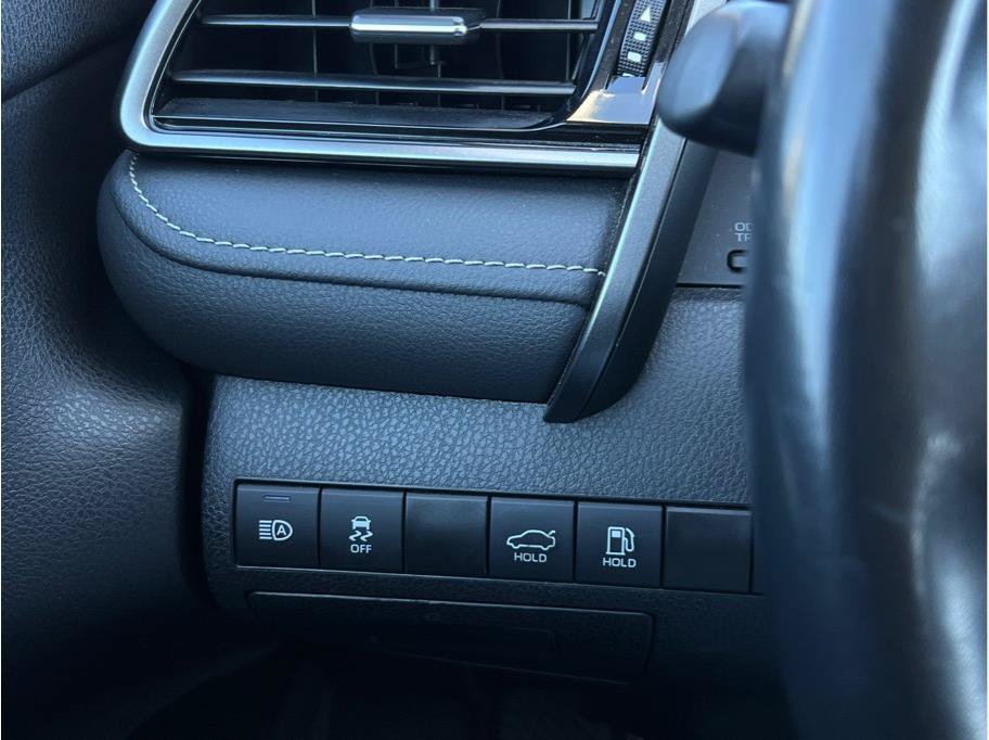 Used 2024 Toyota Camry SE FWD image 19