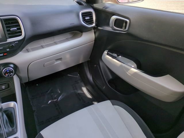 Used 2023 Hyundai Venue SEL w/ Cargo Package image 17