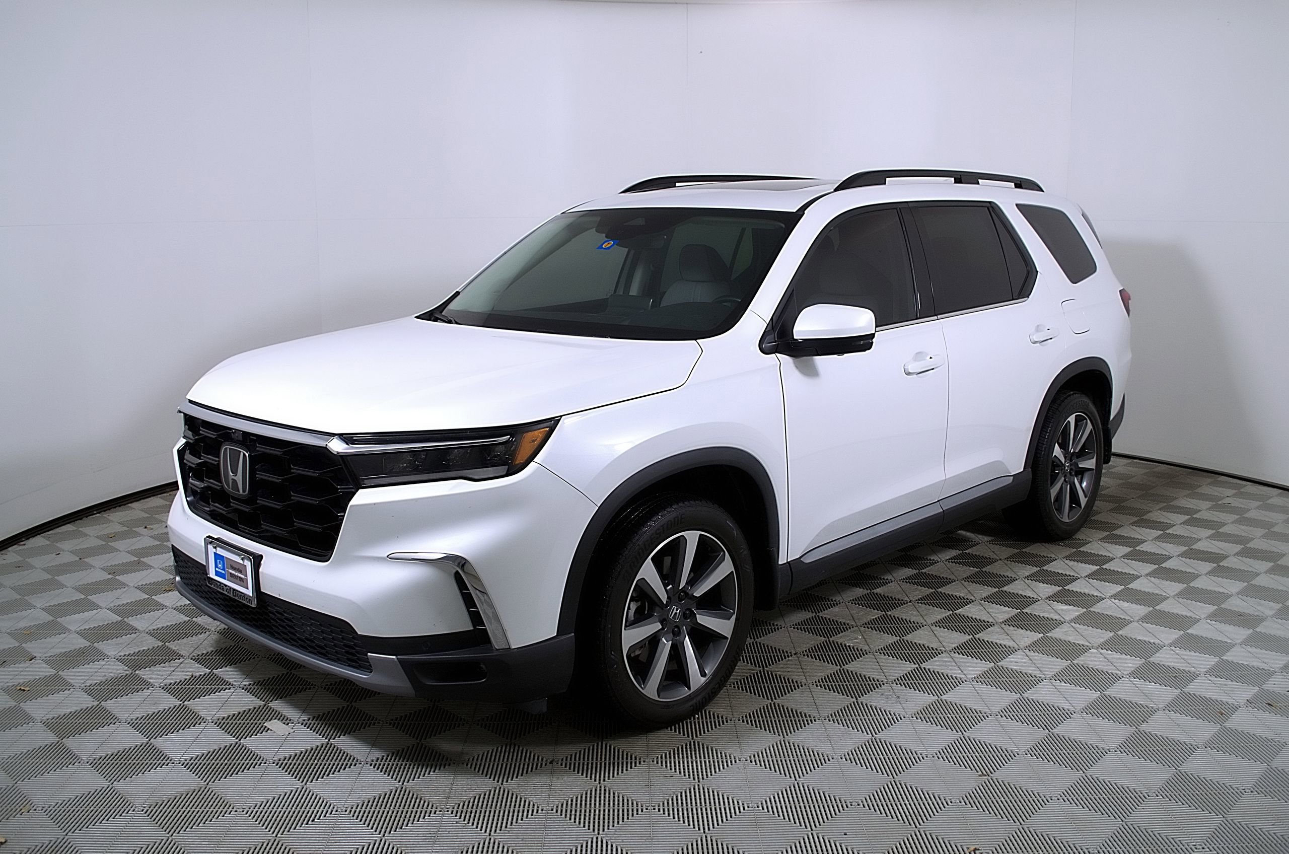 Used 2024 Honda Pilot Elite image 3