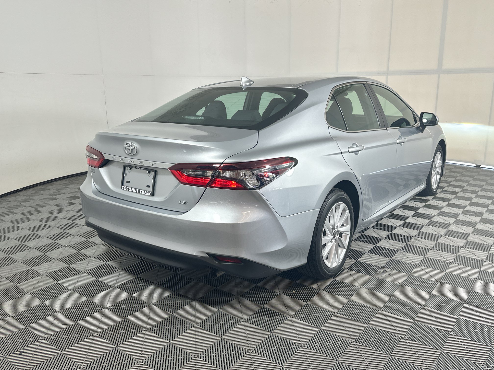 Used 2023 Toyota Camry LE FWD image 3