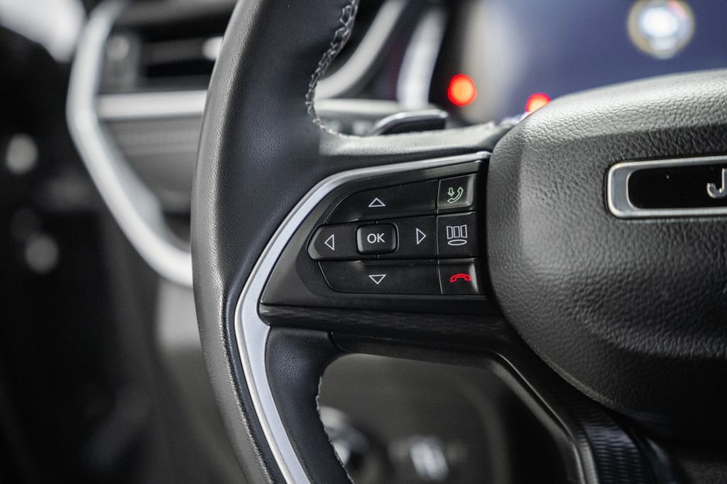 Used 2024 Jeep Grand Cherokee L Laredo image 33