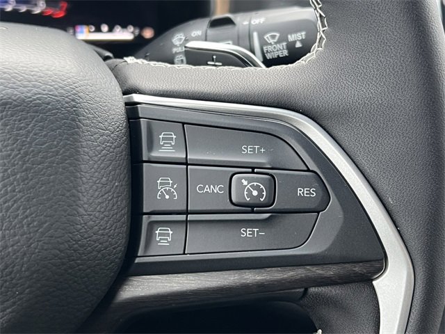 New 2025 Jeep Grand Cherokee Limited w/ Black Appearance Package image 21