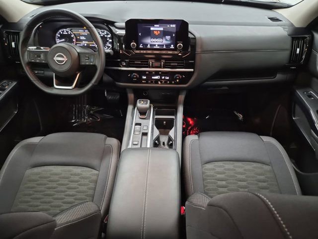 Used 2025 Nissan Pathfinder SV w/ SV Premium Package image 11