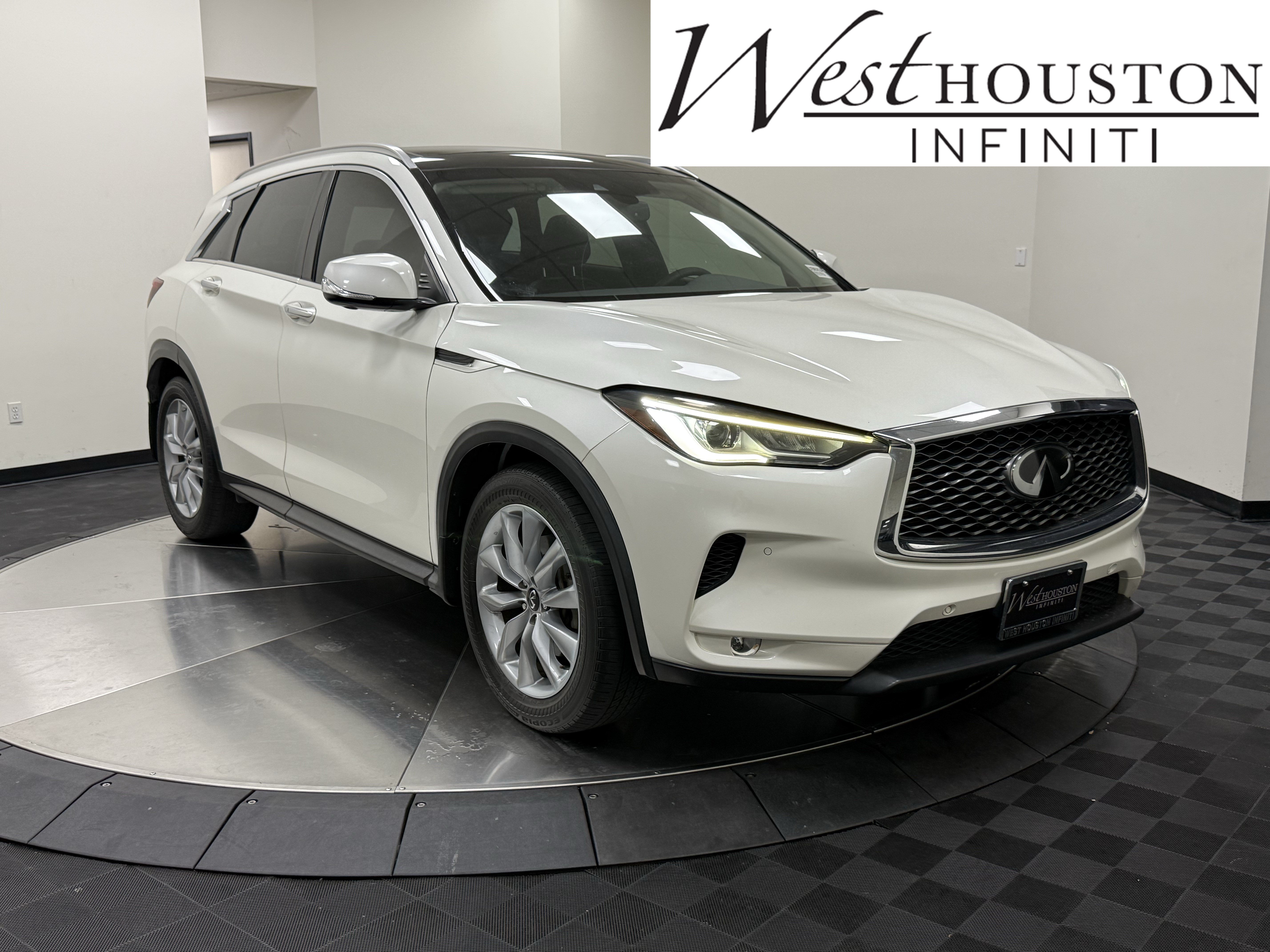 Used 2022 INFINITI QX50 Essential FWD image 1