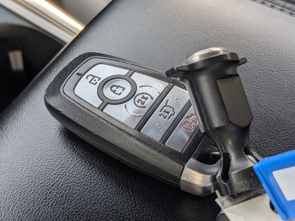 Used 2021 Ford Explorer XLT image 30