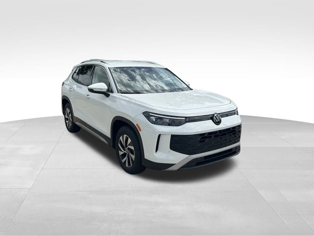 Used 2025 Volkswagen Tiguan S image 2