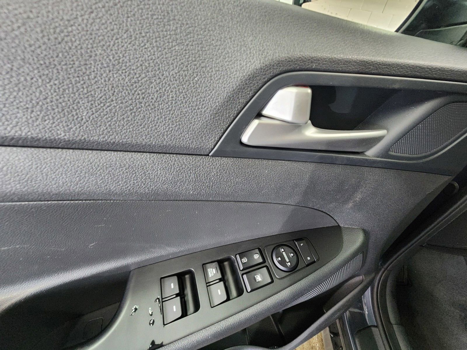 Used 2020 Hyundai Tucson SE image 9