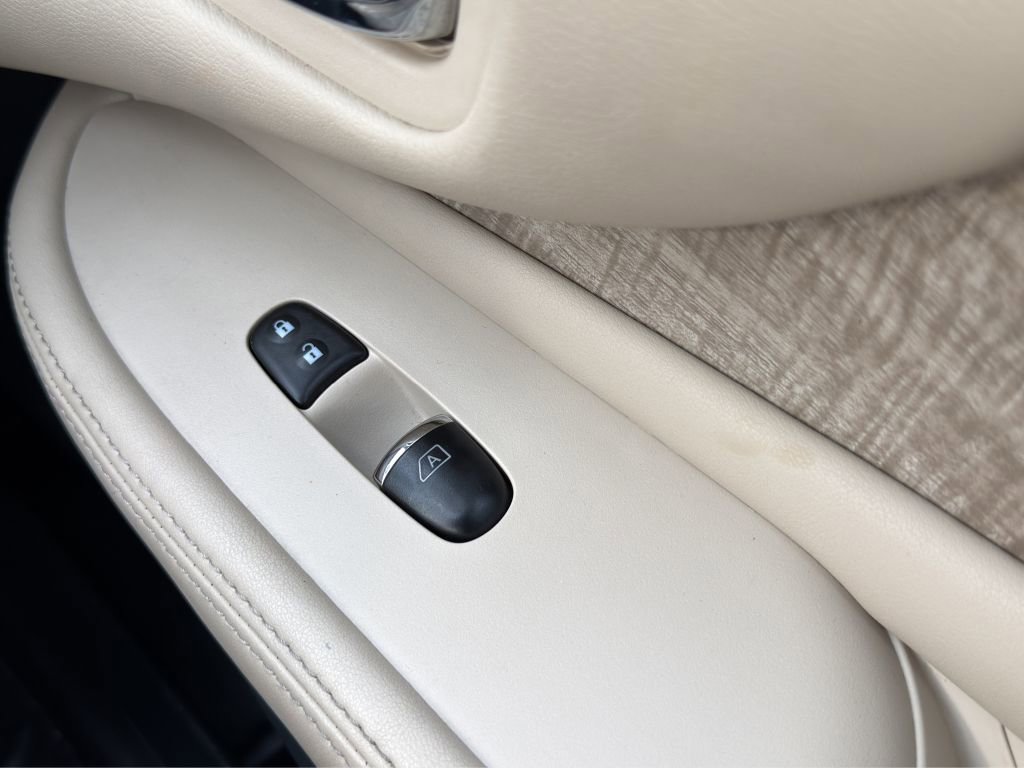 Used 2023 Nissan Murano SL w/ SL Moonroof Package image 15