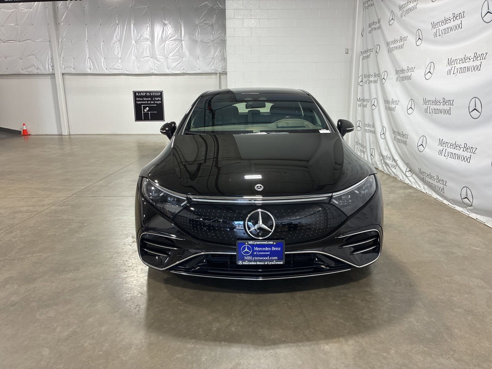 Used 2023 Mercedes-Benz EQS 580 4MATIC Sedan w/ Exclusive Trim Package image 2